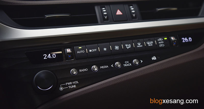 gia-xe-lexus-es-250-danh-gia-xe-lexus-es-250-16