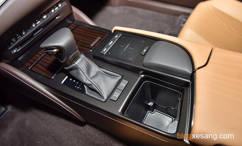 gia-xe-lexus-es-250-danh-gia-xe-lexus-es-250-18