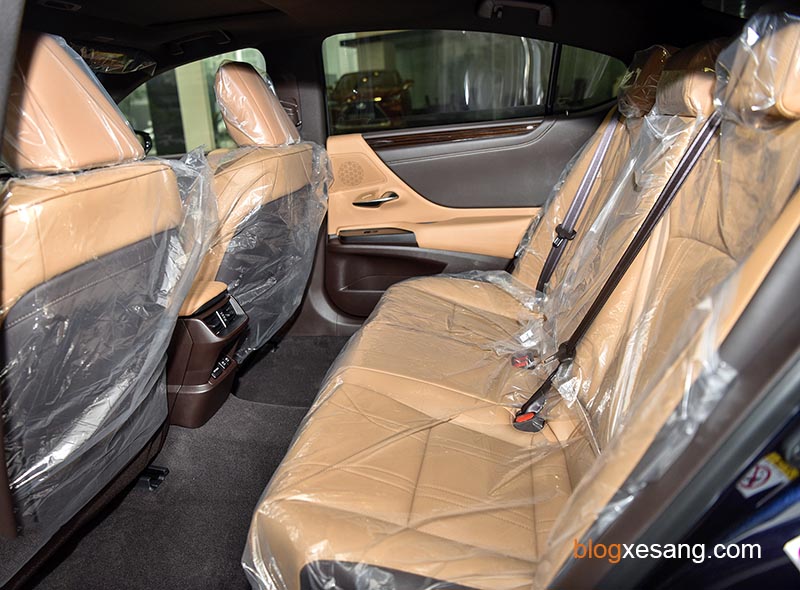 gia-xe-lexus-es-250-danh-gia-xe-lexus-es-250-22