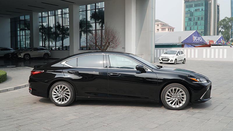 gia-xe-lexus-es-250-danh-gia-xe-lexus-es-250-26