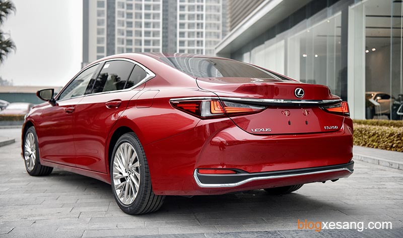 gia-xe-lexus-es-250-danh-gia-xe-lexus-es-250-7